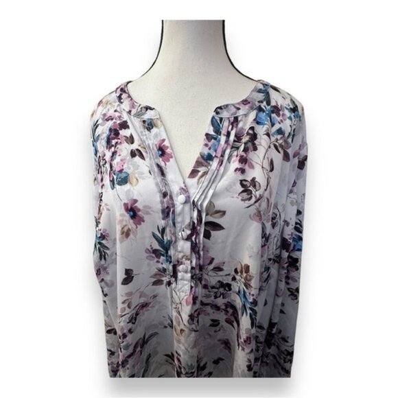 Women’s torrid 3 Cool Toned Floral White Georgette Pintuck Button-Front Blouse - Picture 9 of 16